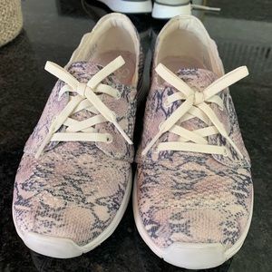 Pink cheetah slip ons Skerchers Size 5